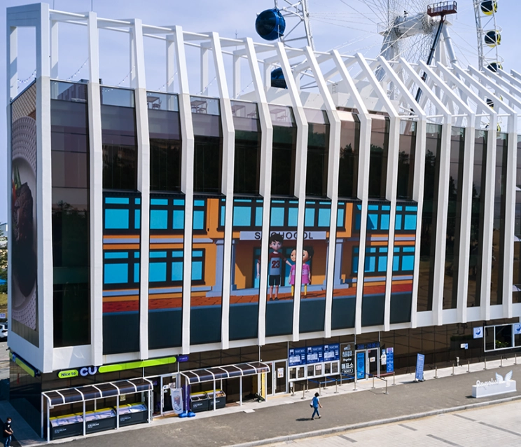 facade-stadium-led-screen-transportation-hub